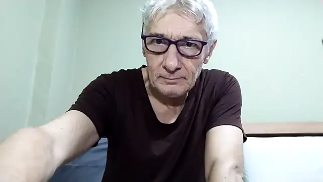 Snapshot of BIGUNCUTHARDCOCK chatting on November 2025 12:22:01 AM BIGUNCUTHARDCOCK online show from November 2025 12:22:01 AM