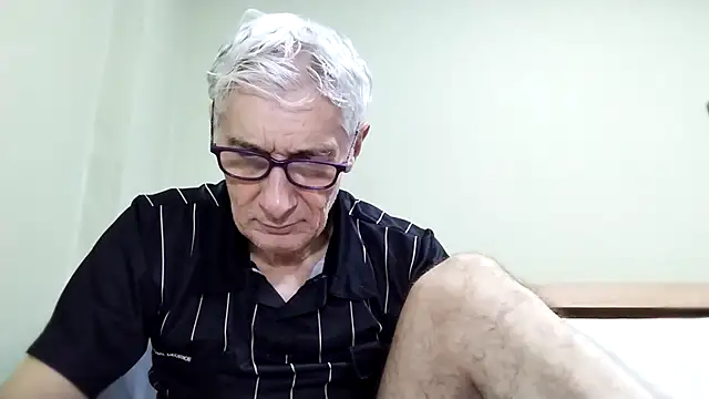 Snapshot of BIGUNCUTHARDCOCK chatting on December 2025 02:05:02 AM BIGUNCUTHARDCOCK online show from December 2025 02:05:02 AM