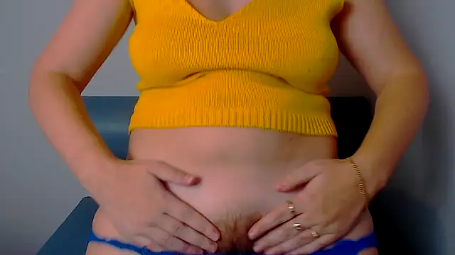 Snapshot of Longhairgirl chatting on January 2025 01:42:02 PM Longhairgirl online show from January 2025 01:42:02 PM