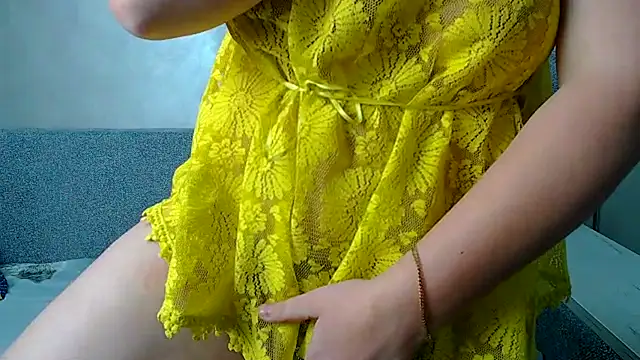 Snapshot of Longhairgirl chatting on December 2025 12:36:02 PM Longhairgirl online show from December 2025 12:36:02 PM