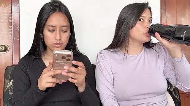 Snapshot of 2SummerLove1 chatting on February 2026 07:53:02 PM 2SummerLove1 online show from February 2026 07:53:02 PM