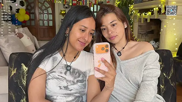 Snapshot of 2SummerLove1 chatting on June 2026 02:34:01 PM 2SummerLove1 online show from June 2026 02:34:01 PM