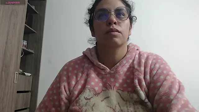 Snapshot of Anne_purple chatting on November 2025 04:11:02 PM Anne purple online show from November 2025 04:11:02 PM