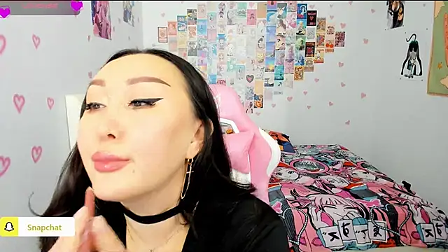 Julianna Jami online show from November 2025 01:24:01 PM