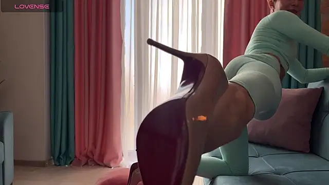 Snapshot of UrGoddessJenny chatting on December 2025 08:54:01 AM UrGoddessJenny online show from December 2025 08:54:01 AM