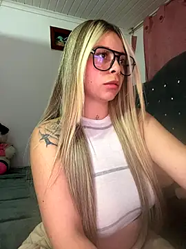 CristalGmez online show from November 2025 03:27:02 AM