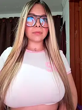 Snapshot of CristalGmez chatting on March 2026 04:29:01 AM CristalGmez online show from March 2026 04:29:01 AM