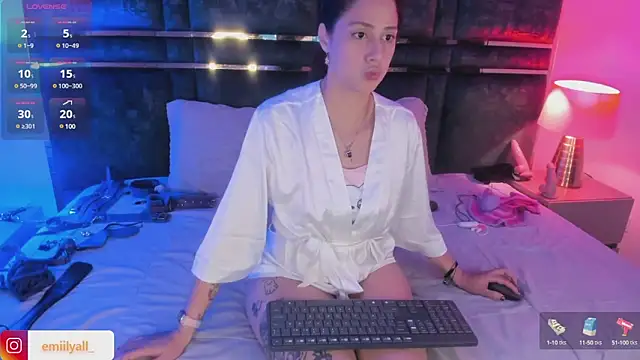 Snapshot of EmilyAllen_ chatting on February 2025 05:24:01 AM EmilyAllen online show from February 2025 05:24:01 AM