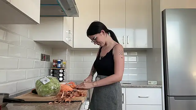 Snapshot of RoxiBlack chatting on November 2025 07:40:01 AM RoxiBlack online show from November 2025 07:40:01 AM