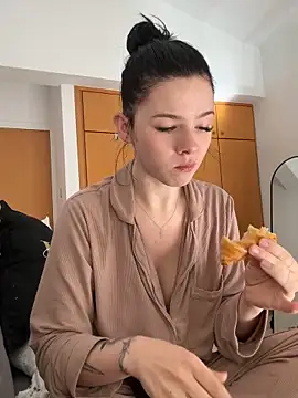 Snapshot of RoxiBlack chatting on February 2026 07:31:02 AM RoxiBlack online show from February 2026 07:31:02 AM