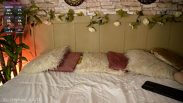 Snapshot of RossemaryRain chatting on December 2025 09:09:02 PM RossemaryRain online show from December 2025 09:09:02 PM