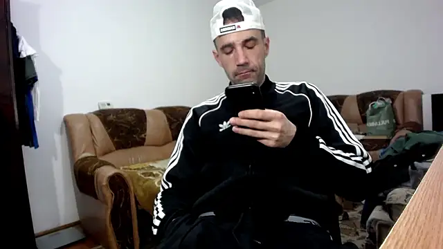 I like older menn online show from February 2026 06:10:01 AM