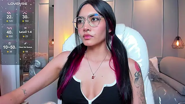 AzuraKindong online show from November 2025 07:14:01 PM