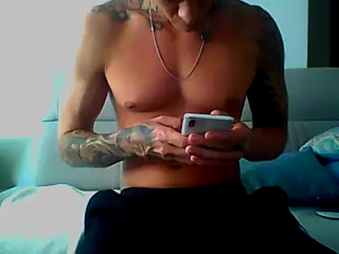 Snapshot of Skater29xx2 chatting on January 2025 07:24:01 PM Skater29xx2 online show from January 2025 07:24:01 PM