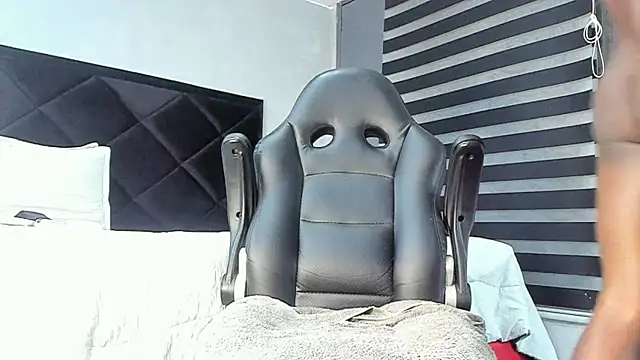 Snapshot of Dancelwashington chatting on February 2025 08:34:02 PM Dancelwashington online show from February 2025 08:34:02 PM