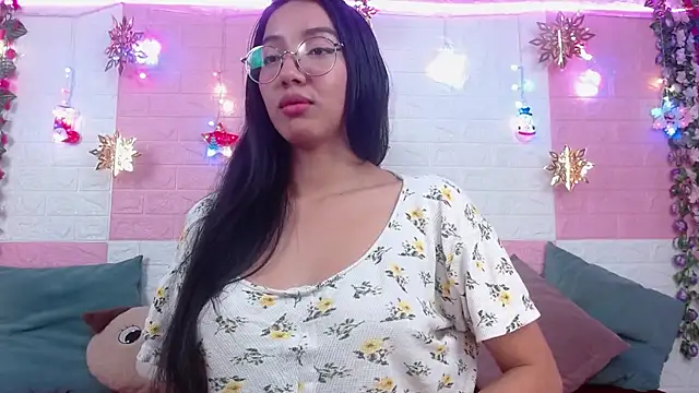 Snapshot of AnyaFloyd69 chatting on December 2024 03:53:02 AM AnyaFloyd69 online show from December 2024 03:53:02 AM