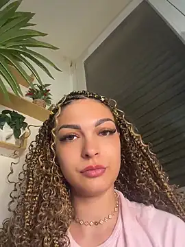 Snapshot of La_Nebulleuse-Nebulla chatting on June 2026 09:47:02 PM La Nebulleuse-Nebulla online show from June 2026 09:47:02 PM