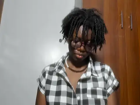 Snapshot of afro_pop chatting on December 2024 09:17:02 PM afro pop online show from December 2024 09:17:02 PM