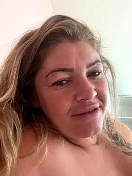 Snapshot of GabyHofstede chatting on October 2025 10:12:02 AM GabyHofstede online show from October 2025 10:12:02 AM