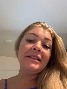 Snapshot of GabyHofstede chatting on October 2025 09:15:01 PM GabyHofstede online show from October 2025 09:15:01 PM