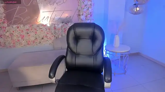 Snapshot of sarawinstone chatting on January 2025 08:07:01 PM sarawinstone online show from January 2025 08:07:01 PM