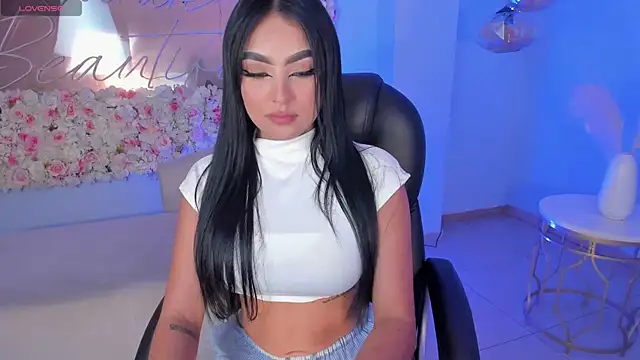 Snapshot of sarawinstone chatting on January 2025 08:04:01 PM sarawinstone online show from January 2025 08:04:01 PM