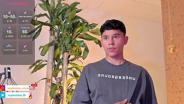 Snapshot of Angel_esteban_fx chatting on February 2025 04:21:01 AM Angel esteban fx online show from February 2025 04:21:01 AM