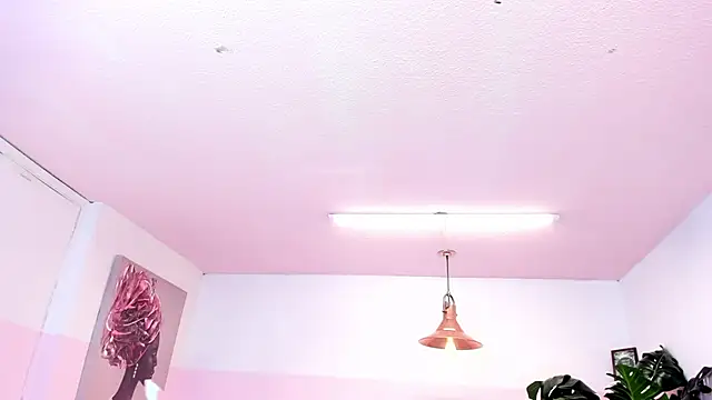 Red lady online show from February 2025 04:01:01 AM