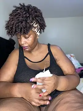 MsWhiteChocolatte online show from June 2026 11:14:01 AM