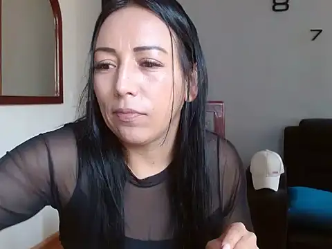 Snapshot of Laura_martin_ chatting on February 2025 02:06:02 PM Laura martin online show from February 2025 02:06:02 PM