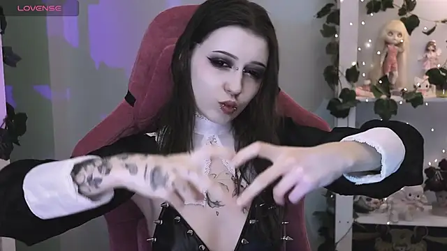 prettybones online show from May 2026 10:06:02 PM