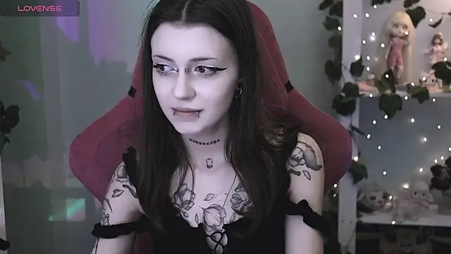 prettybones online show from May 2026 10:37:02 PM