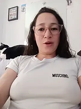 Snapshot of emilypoppy3 chatting on May 2026 08:27:01 PM emilypoppy3 online show from May 2026 08:27:01 PM