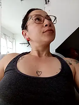 Snapshot of emilypoppy3 chatting on May 2026 12:42:01 PM emilypoppy3 online show from May 2026 12:42:01 PM