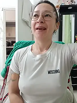 Snapshot of emilypoppy3 chatting on June 2026 05:28:01 PM emilypoppy3 online show from June 2026 05:28:01 PM