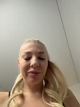Snapshot of NewLale chatting on May 2026 03:00:01 AM NewLale online show from May 2026 03:00:01 AM