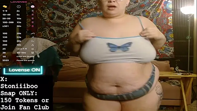 Stoniiiboo online show from October 2025 12:48:02 PM