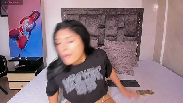 Snapshot of CandyRoxx1_ chatting on April 2026 09:01:02 PM CandyRoxx1 online show from April 2026 09:01:02 PM