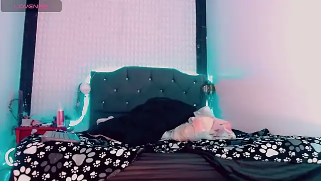 Snapshot of twoblacksexy chatting on December 2024 05:22:02 PM twoblacksexy online show from December 2024 05:22:02 PM