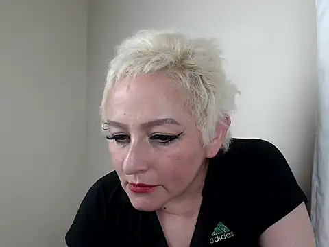 Snapshot of FRANCHEZKA chatting on April 2026 04:02:02 AM FRANCHEZKA online show from April 2026 04:02:02 AM