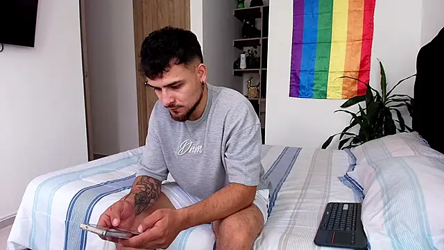 Snapshot of Aron-santoro chatting on June 2026 05:10:02 PM Aron-santoro online show from June 2026 05:10:02 PM