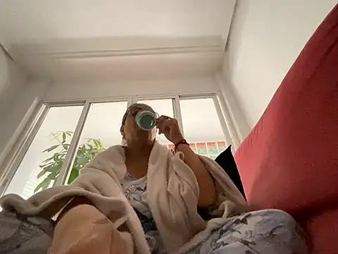 Snapshot of sweeviolet chatting on March 2025 09:42:01 AM sweeviolet online show from March 2025 09:42:01 AM