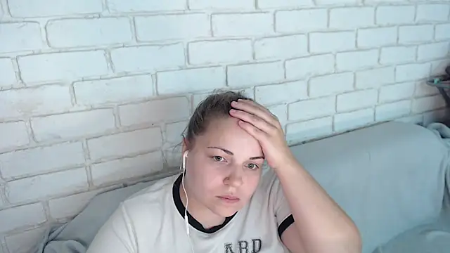 Crazyy girl  online show from November 2025 03:47:02 PM