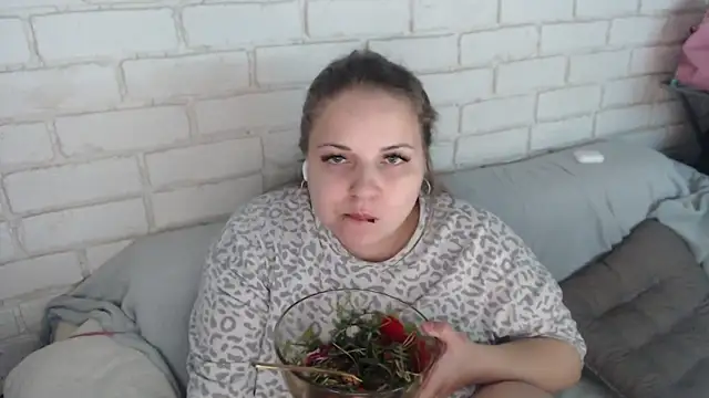 Crazyy girl  online show from February 2026 02:04:02 PM