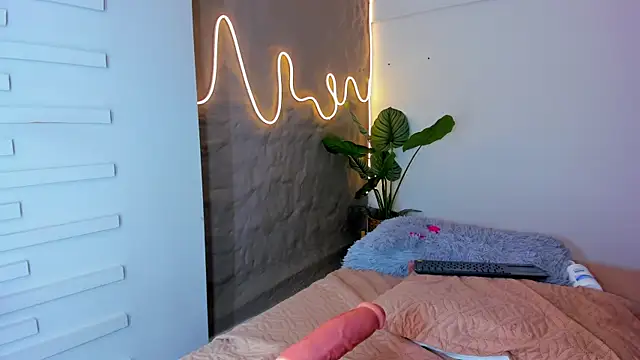 Isa  Blanc online show from February 2025 01:55:01 AM