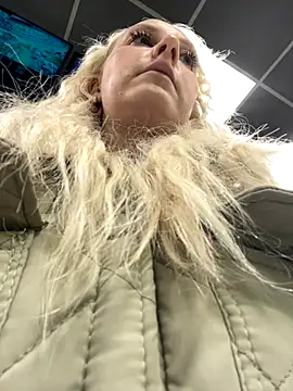 Snapshot of MerlinDave chatting on October 2025 01:18:01 AM MerlinDave online show from October 2025 01:18:01 AM