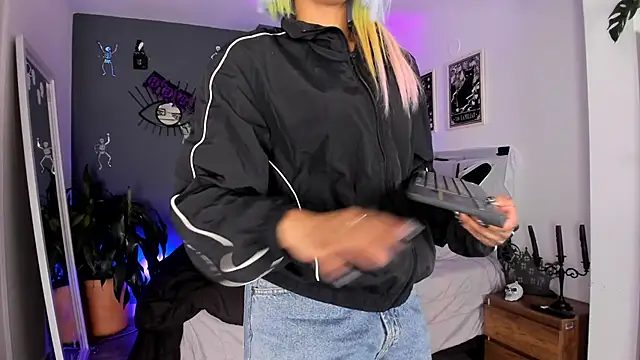 Raven Witch  online show from October 2025 09:23:02 PM