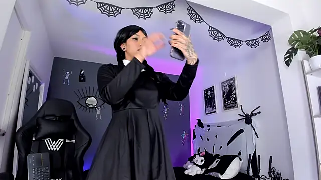 Raven Witch  online show from October 2025 10:43:01 PM