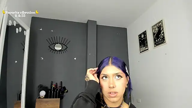 Raven Witch  online show from May 2026 06:13:01 PM