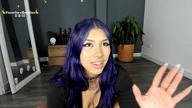 Raven Witch  online show from May 2026 06:05:02 PM